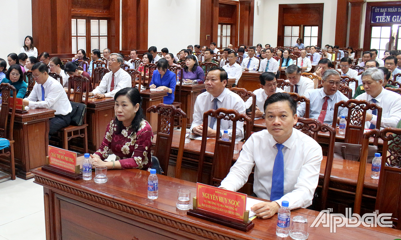 Đại biểu tham dự hội nghị.