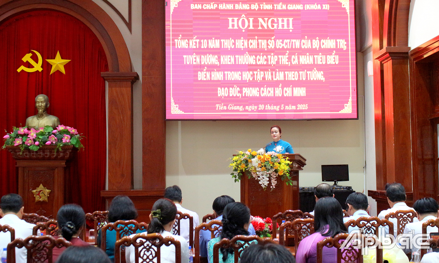 Phó Bí thư Thường trực Tỉnh uỷ Nguyễn Hải Trâm phát biểu tại hội nghị.