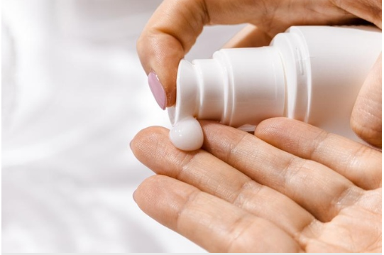 Cục Quản lý Dược yêu cầu rà soát các phiếu công bố mỹ phẩm có công bố tính năng, công dụng chống nắng đã được tiếp nhận; Thu hồi các số tiếp nhận phiếu công bố không đáp ứng quy định...