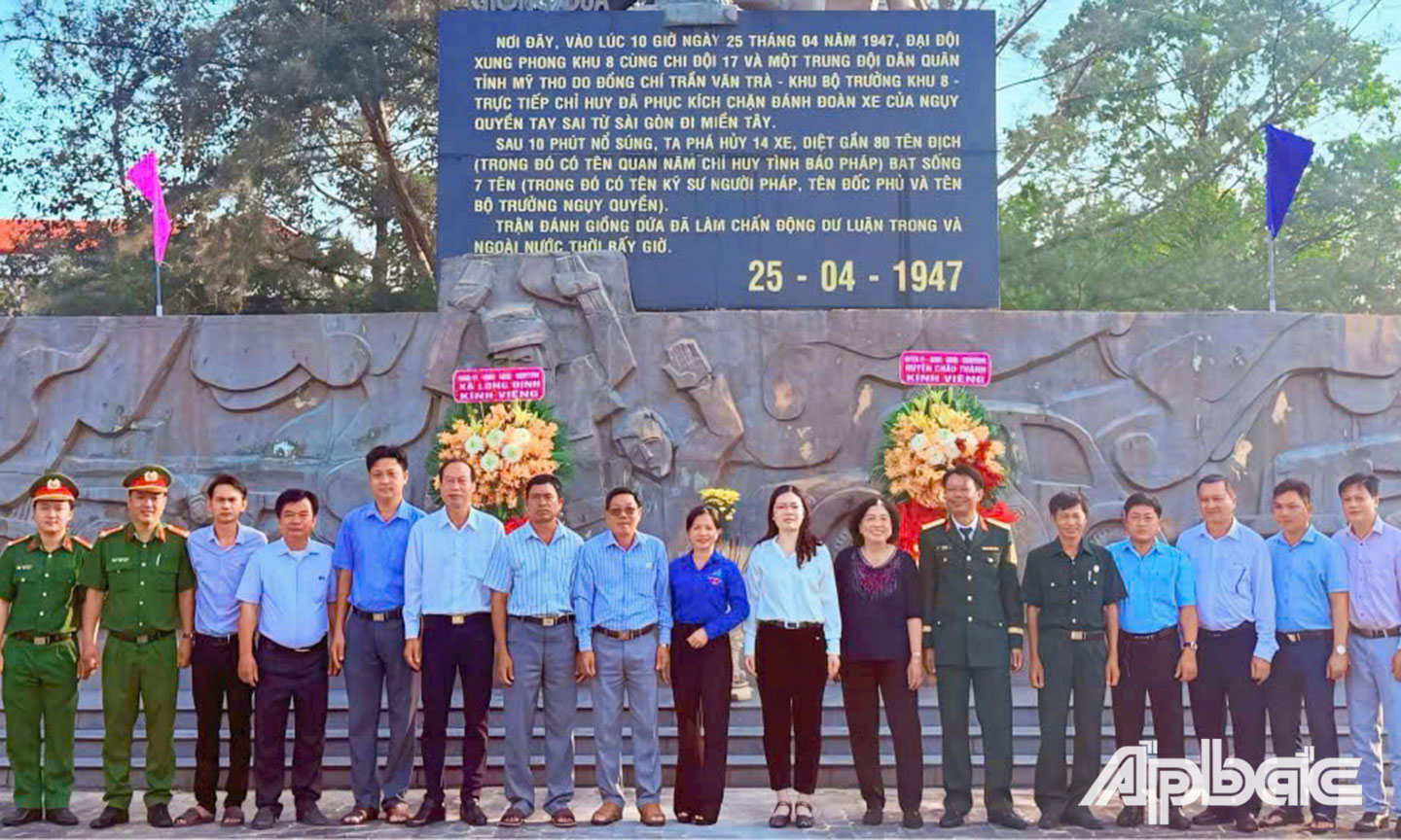 Huyện đoàn Châu Thành tổ chức về thăm Di tích lịch sử Chiến thắng Giồng Dứa tại xã Long Định.