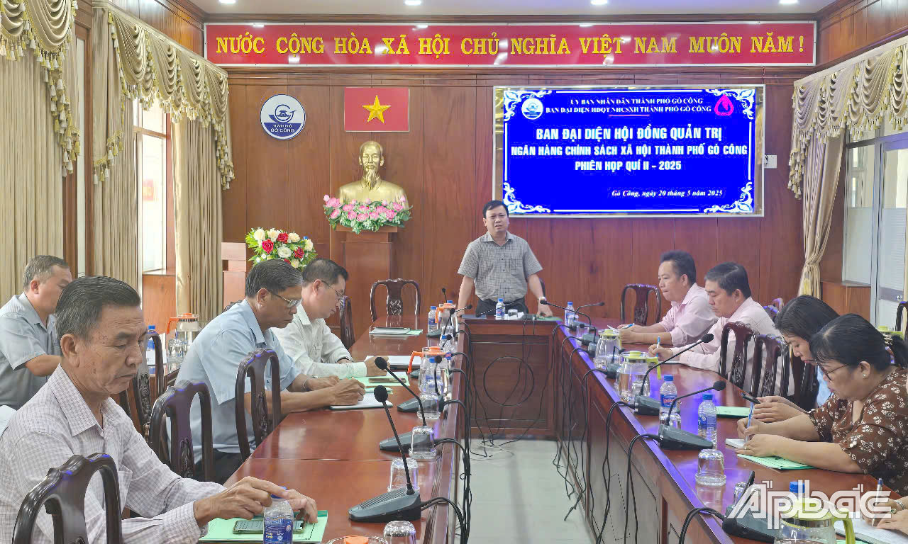 Đại diện HĐQT Ngân hàng CSXH TP. Gò Công tổ chức phiên họp quý II-2025.