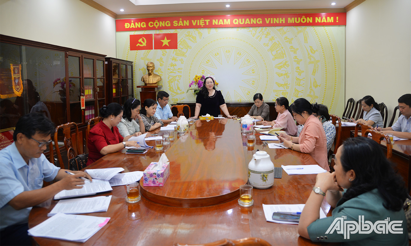 Quang cảnh cuộc họp