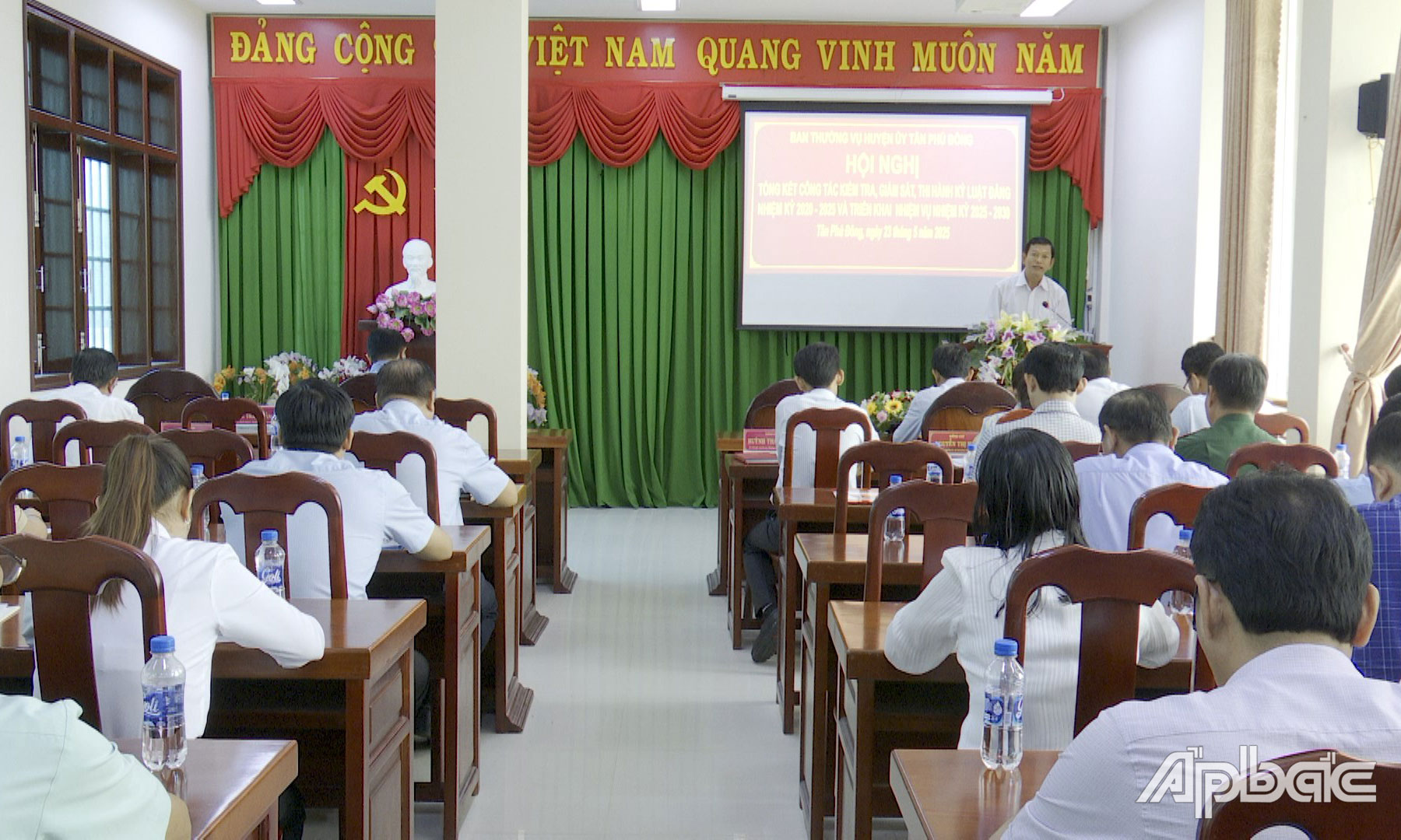 Quang cảnh hội nghị.
