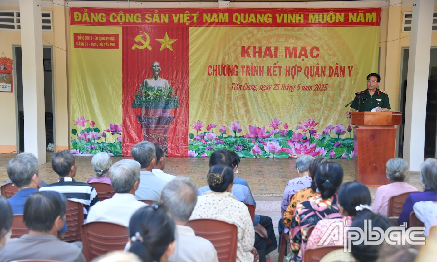 Quang cảnh khai mạc Chương trình kết hợp Quân - Dân y.