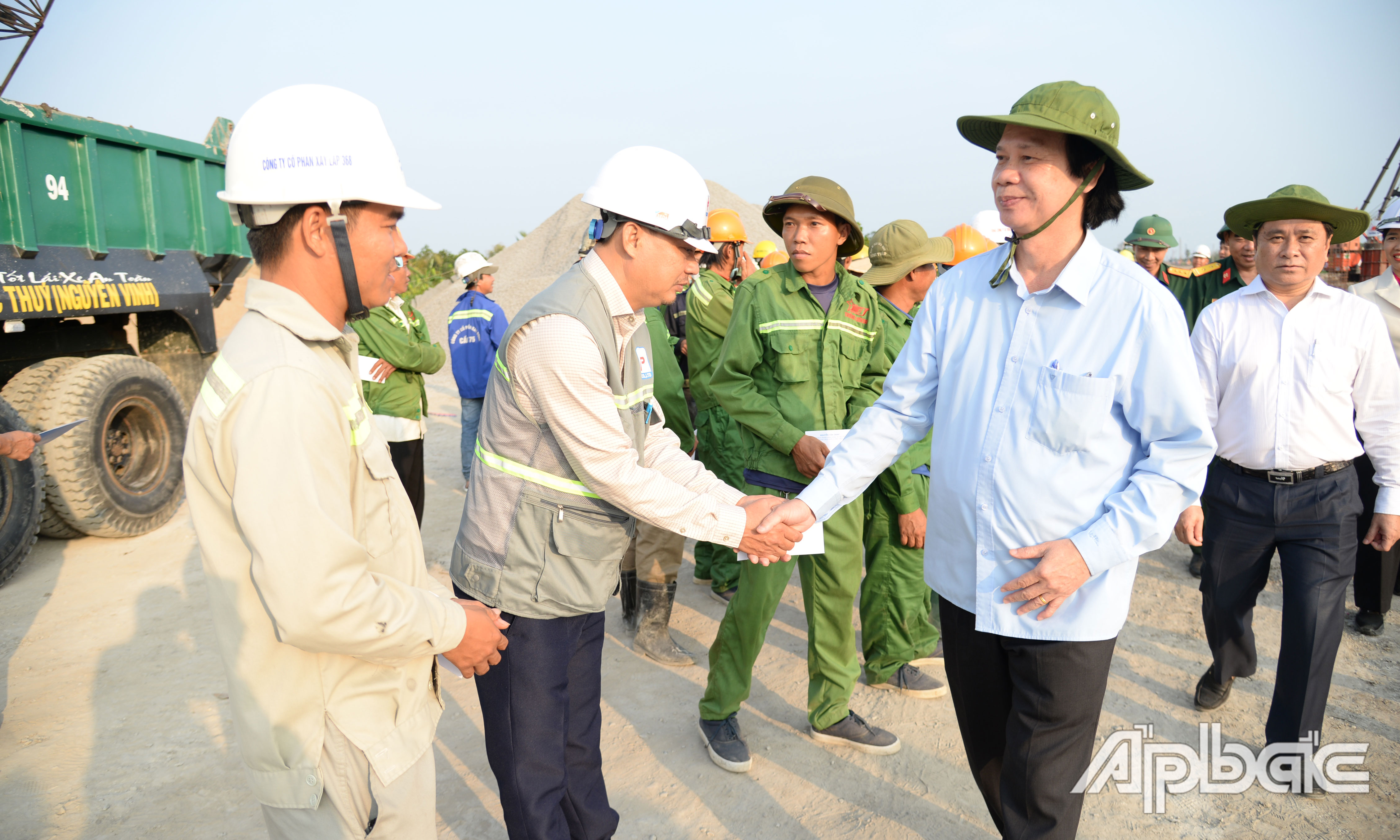 Đồng chí Nguyễn Văn Danh, Uỷ viên Ban Chấp hành Trung ương Đảng, Bí thư Tỉnh uỷ, Trưởng Đoàn đại biểu Quốc hội đơn vị tỉnh Tiền Giang kiểm tra tiến độ Dự án thành phần 2 cao tốc Cao Lãnh An Hữu và thăm, tặng quà, động viên tinh thần cán bộ, công nhân trên công trường vào dịp Tết Nguyên đán 2025.