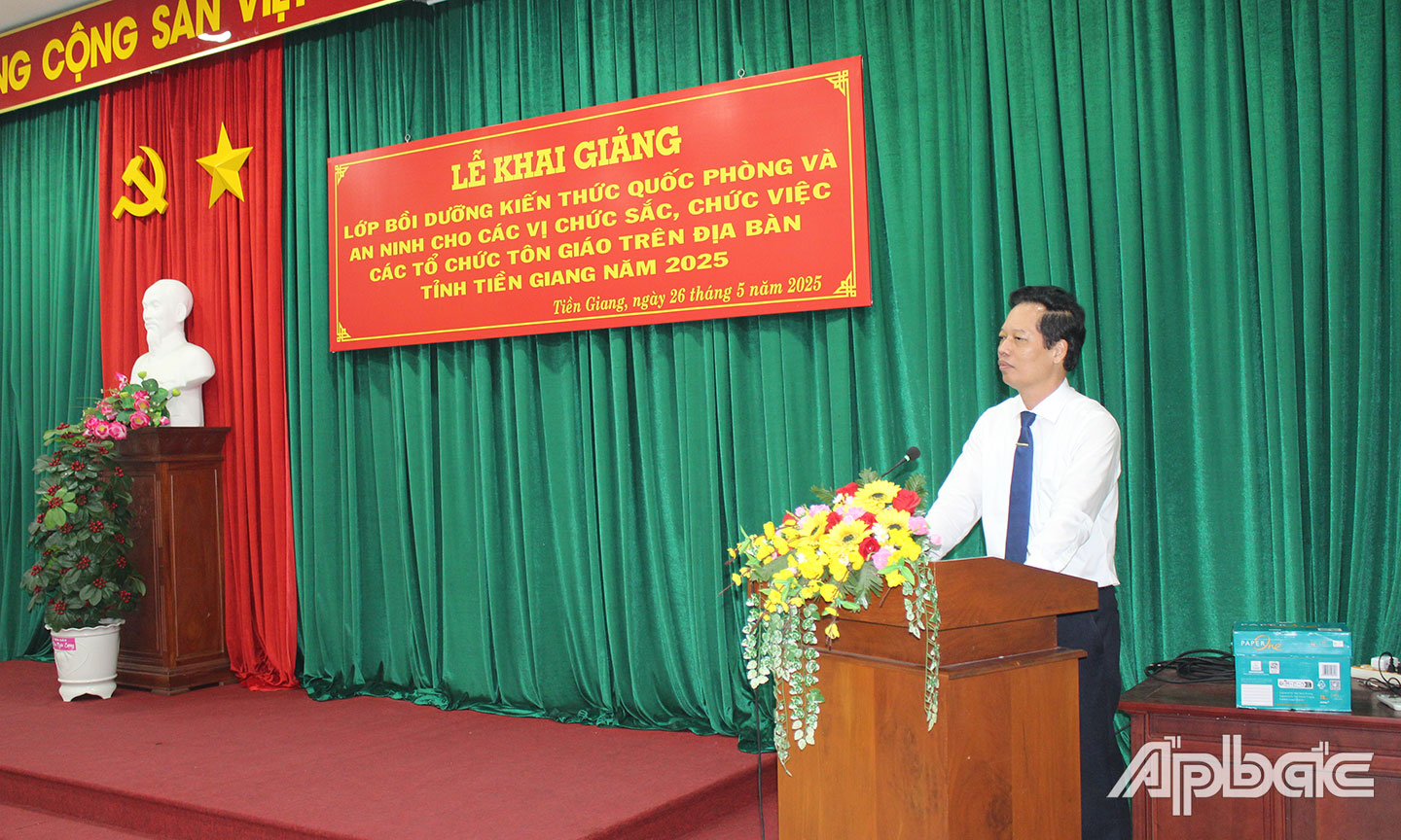 Đồng chí Nguyễn Thành Diệu phát biểu tại lễ khai giảng.