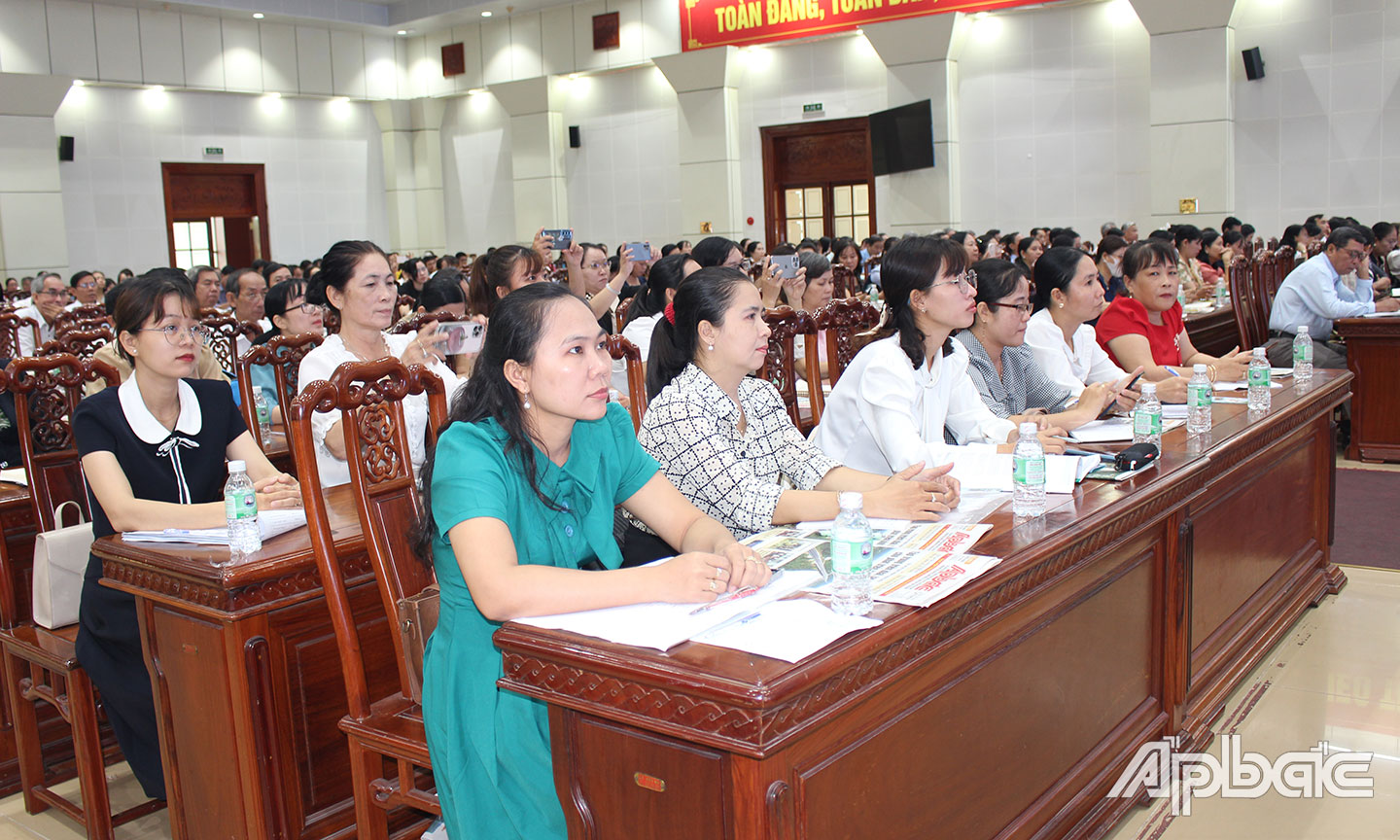 Quang cảnh tọa đàm.