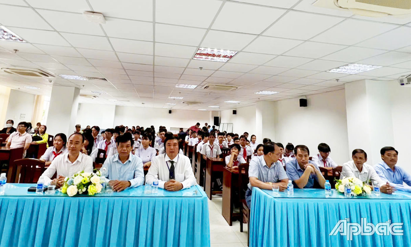 Quan cảnh buổi trao giải