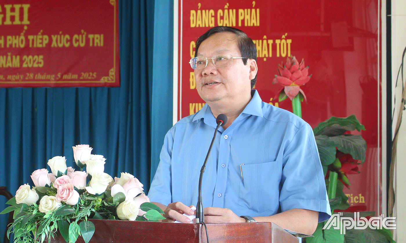 Nguyễn Hữu Lợi, Tỉnh ủy viên, Phó Chủ tịch HĐND Tiền Giang phát biểu tại Lễ khai giảng.