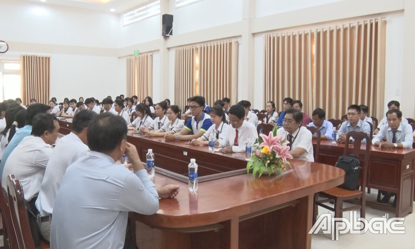 Chợ Gạo chú trọng công tác phát triển đảng viên là học sinh.