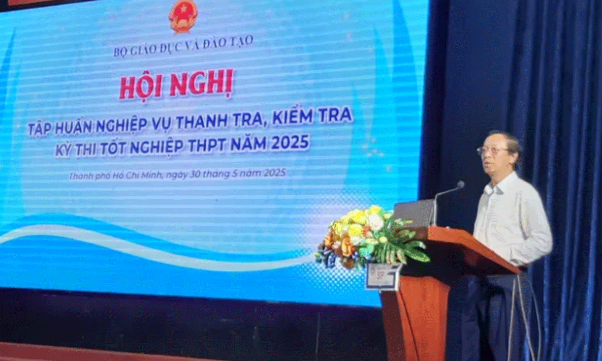Thứ trưởng Bộ GD-ĐT Phạm Ngọc Thưởng phát biểu tại hội nghị tập huấn - Ảnh: THANH HÙNG 