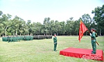 Chiến sĩ mới tuyên thệ dưới Quân kỳ Quyết thắng