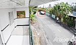 Tài xế xe ô tô tông liên hoàn rồi bỏ chạy