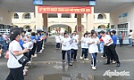 Đề thi môn Ngữ Văn khơi dậy tình yêu quê hương, đất nước