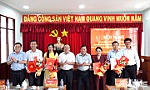 Huyện Gò Công Đông: Công bố Quyết định nghỉ hưu, nghỉ hưu trước tuổi đối với 11 cán bộ lãnh đạo chủ chốt