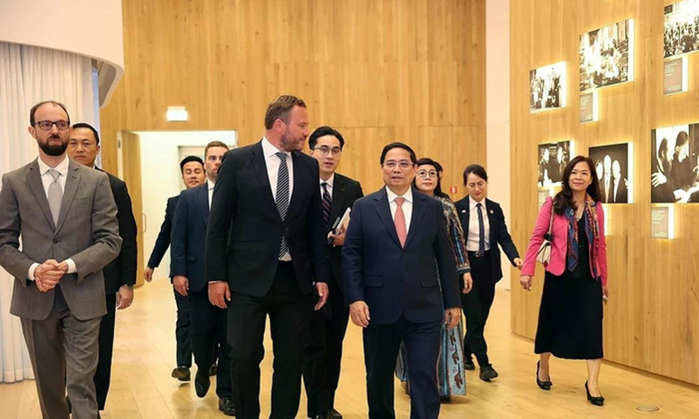 Vietnamese PM tours Estonia's Arvo Pärt Centre