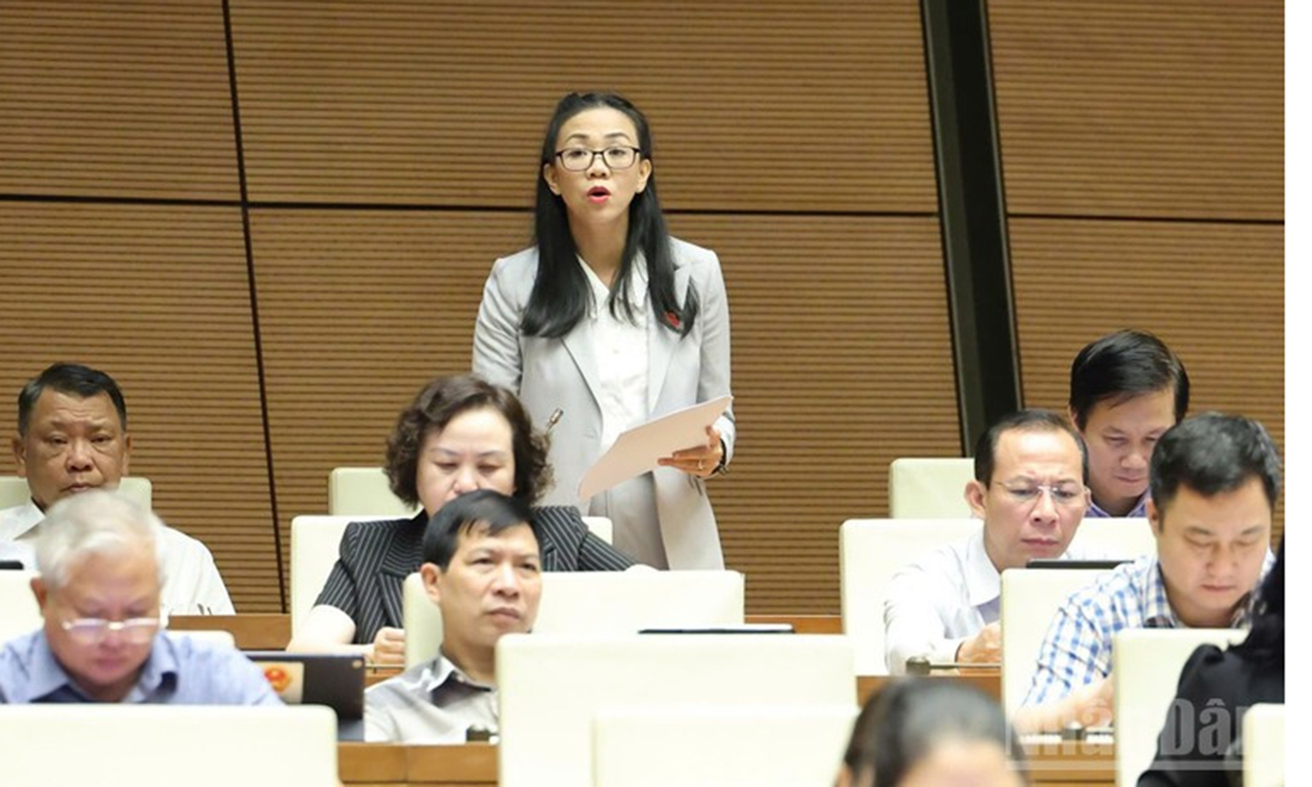 Lawmakers scrutinise dual-city international financial centre plan