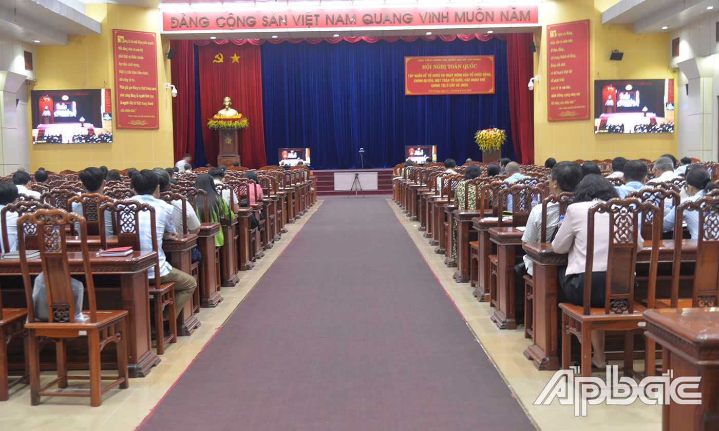 Đẩy mạnh phân cấp, phân quyền và phân định thẩm quyền cho chính quyền địa phương 2 cấp