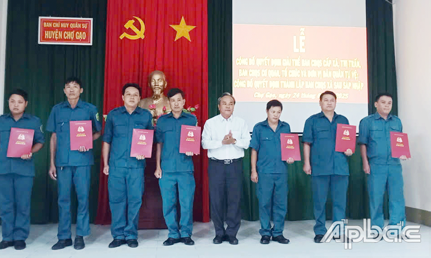 Huyện Chợ Gạo: Công bố Quyết định thành lập Ban Chỉ huy Quân sự xã sau sáp nhập