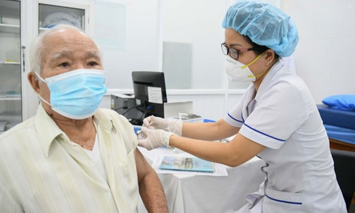 Những vaccine khuyến cáo nên tiêm cho người cao tuổi và người mắc bệnh mạn tính