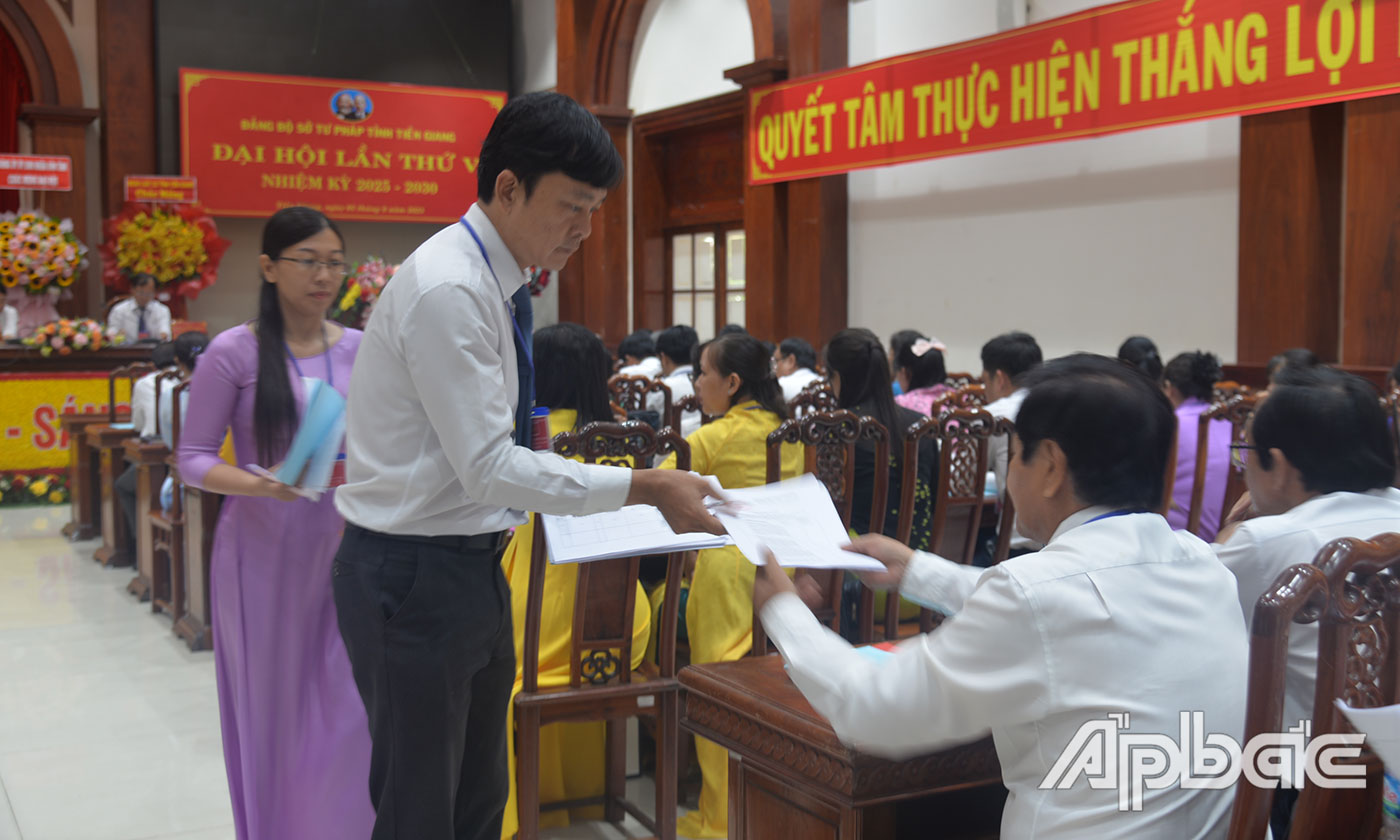 Đại hội đã tiến hành lấy phiếu biểu quyết các chỉ tiêu chủ yếu của Đảng bộ nhiệm kỳ 2025-2030.