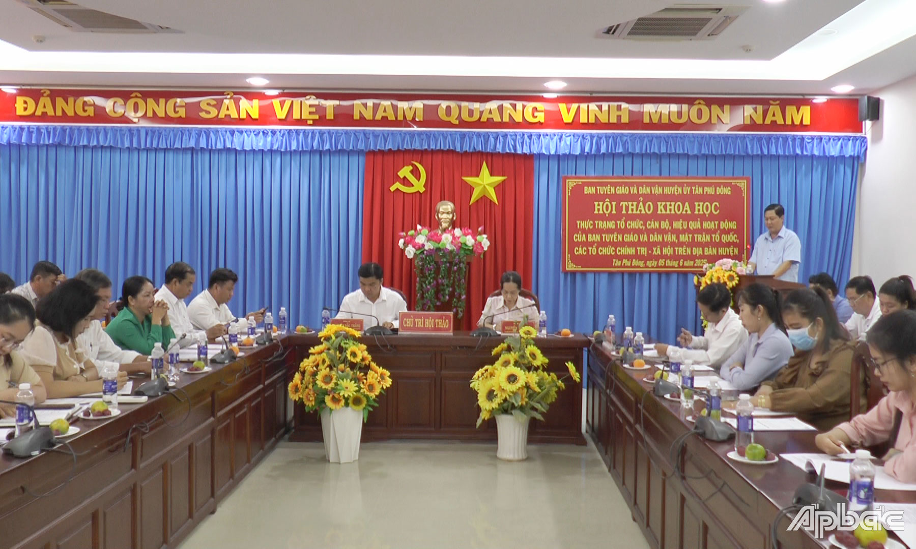 Quang cảnh buổi hội thảo.