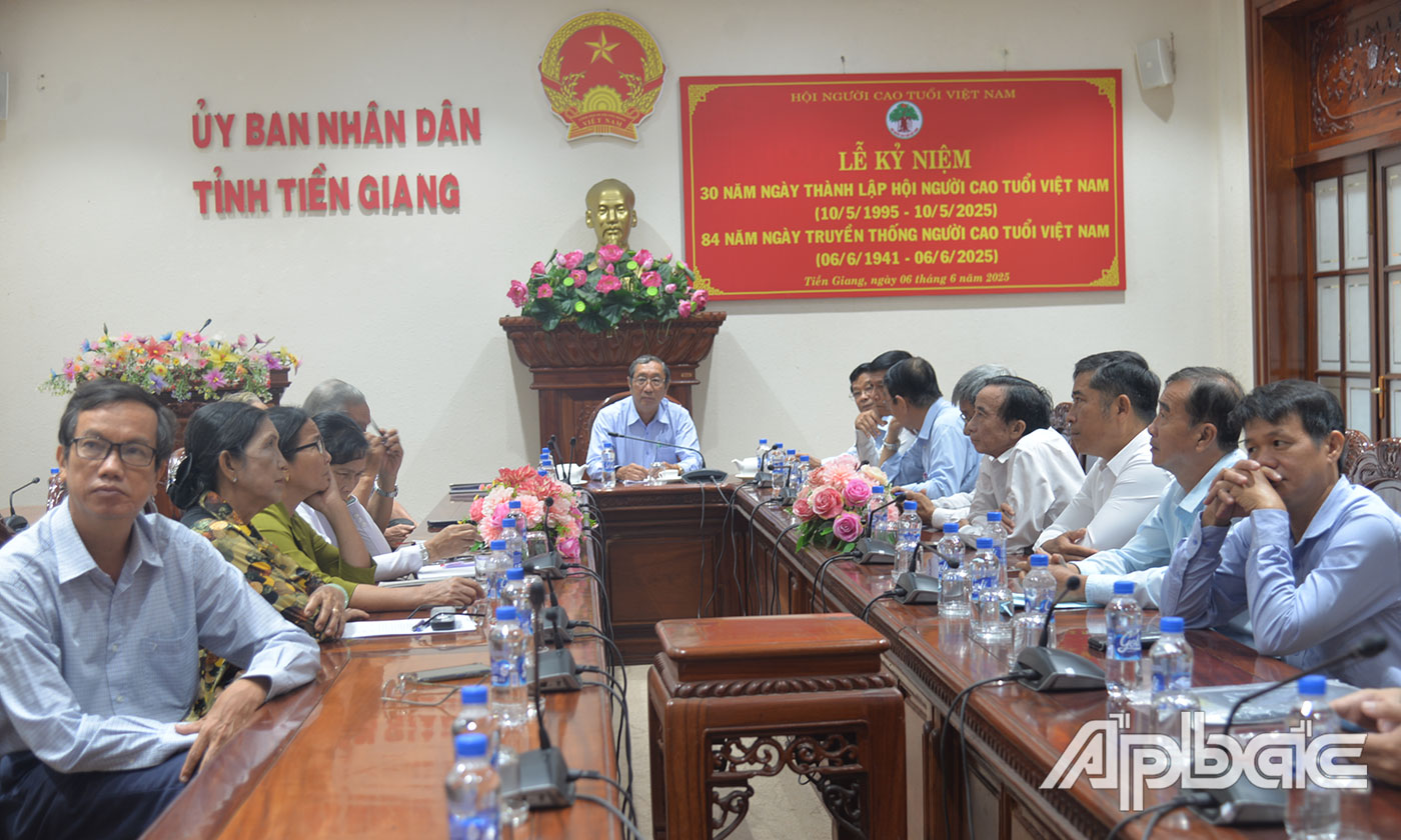 Đại biểu dự tại điểm cầu Tiền Giang.