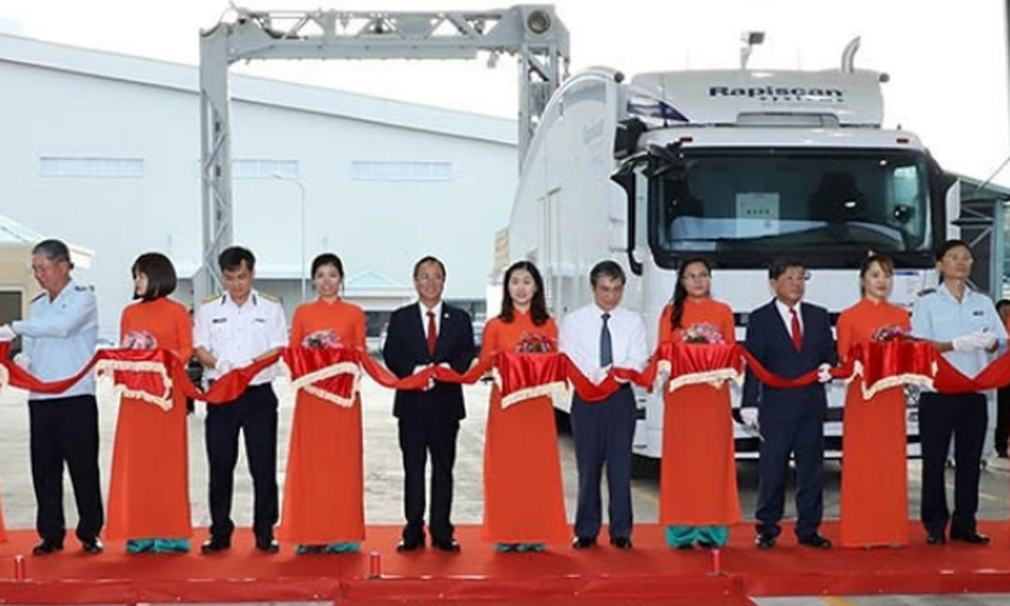 Cục Hải quan tỉnh Bình Dương thực hiện nghi thức khánh thành địa điểm kiểm tra hàng hóa tập trung có trang bị máy soi container. (Ảnh: Báo Nhân Dân) 