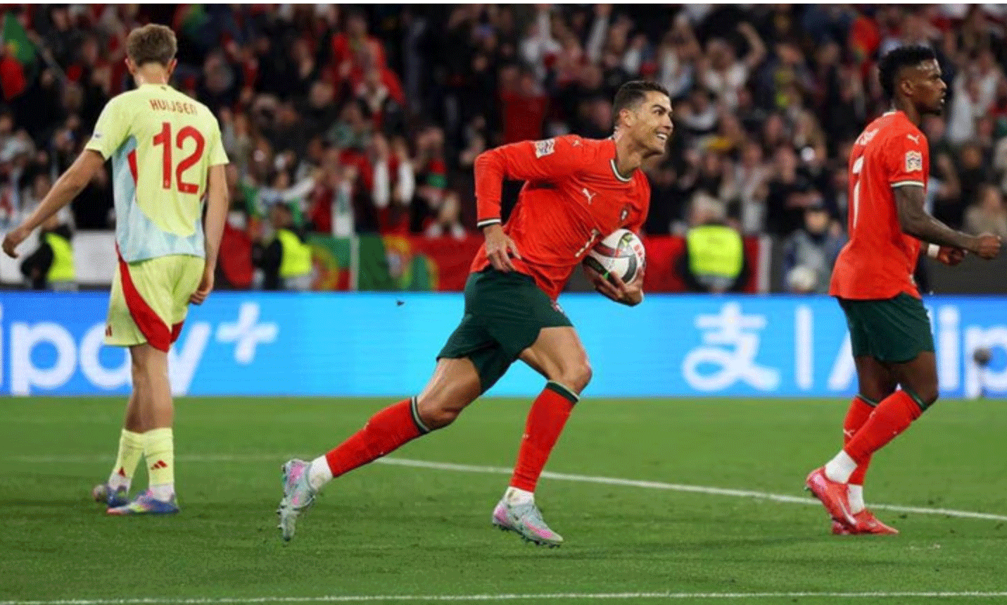 Ronaldo mang về hy vọng cho đội tuyển Bồ Đào Nha. (Ảnh: UEFA) 