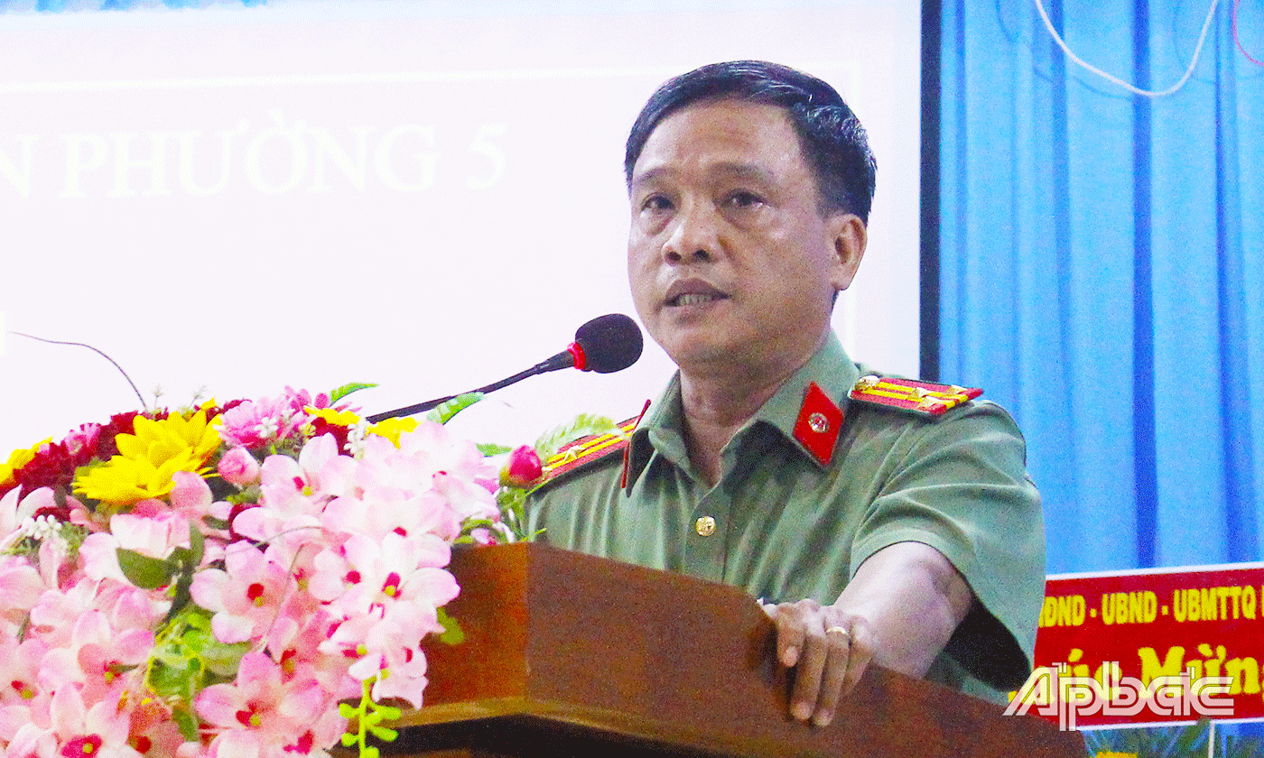 Thượng tá Cao Văn Út, Phó Trưởng phòng tham mưu Công an tỉnh phát biểu tại Lễ công bố.