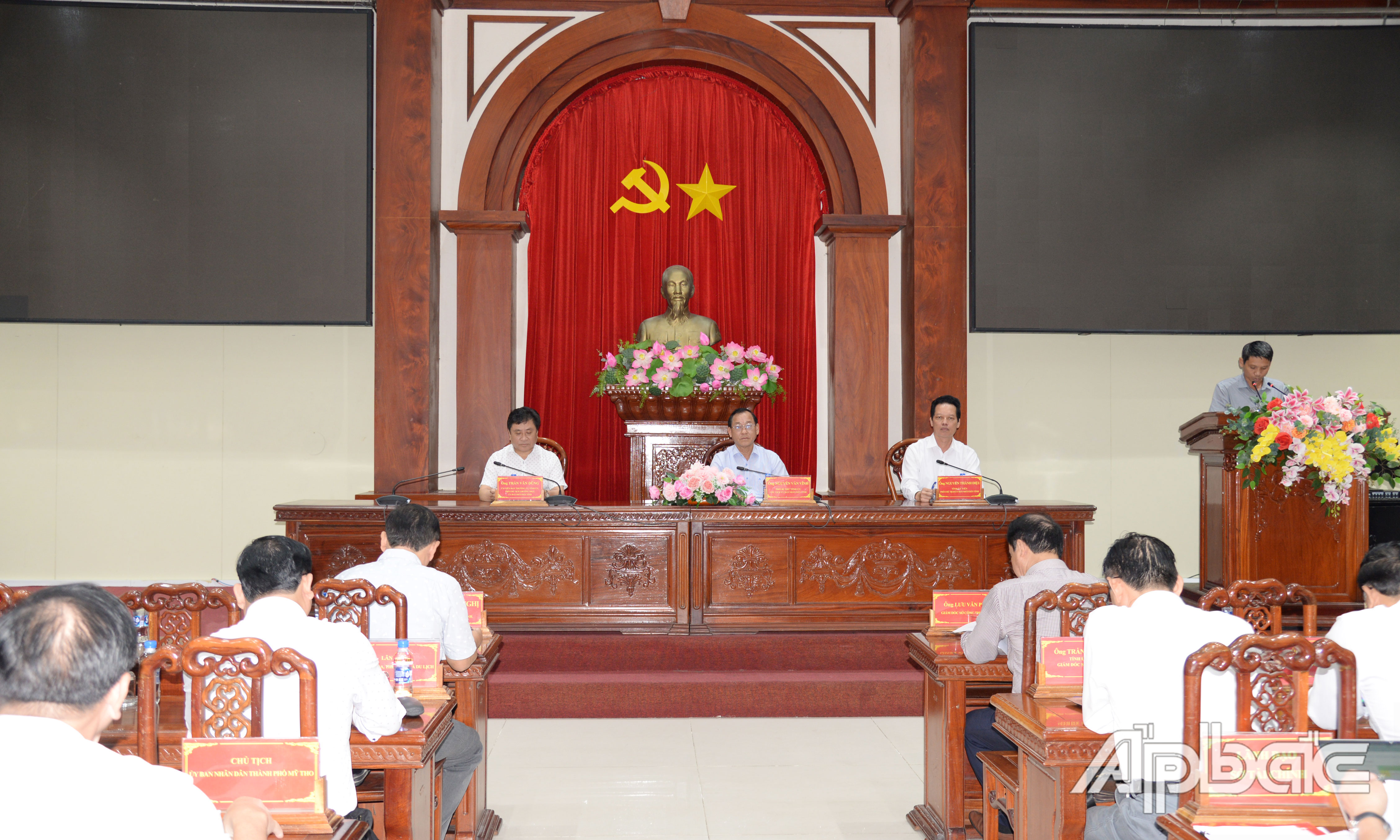 Quang cảnh phiên họp.