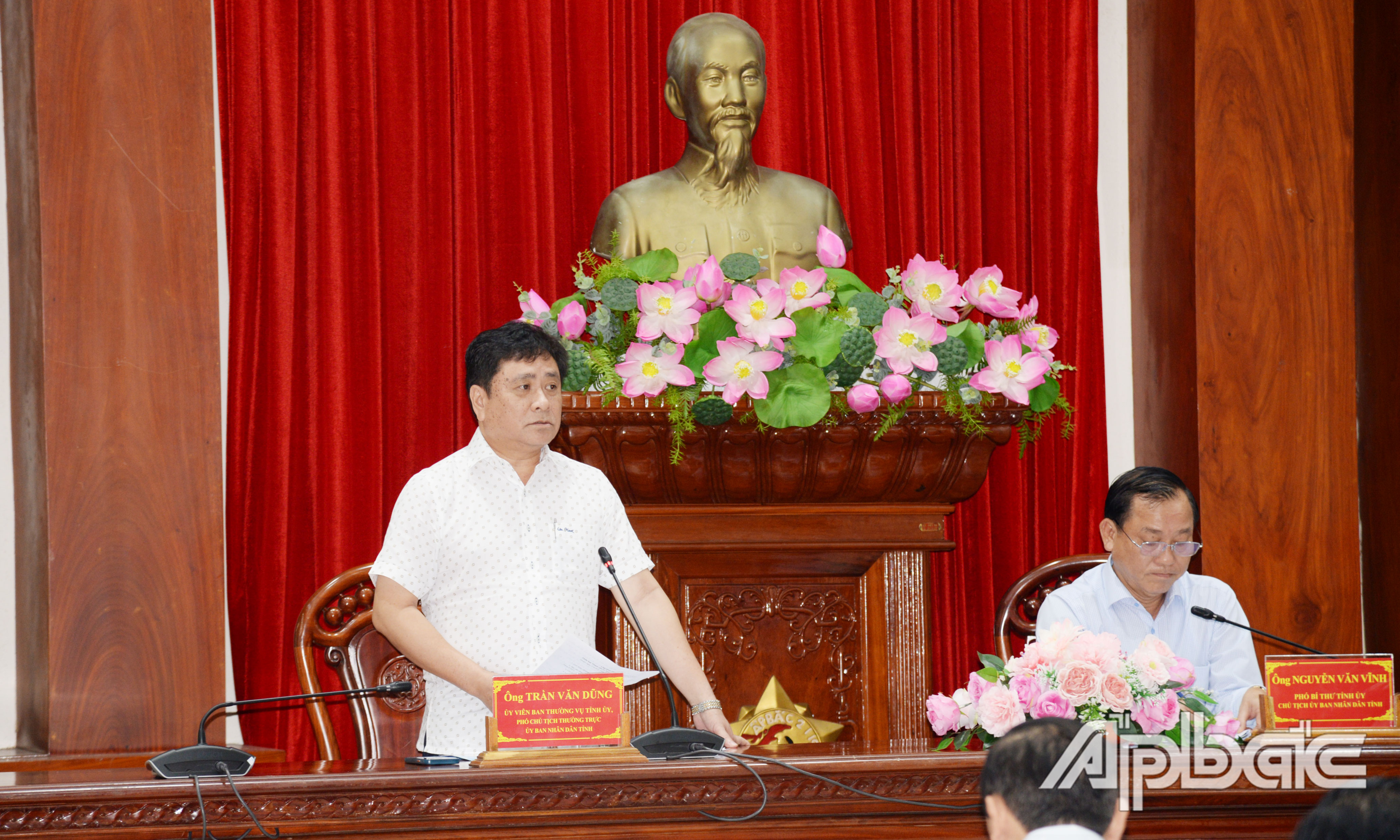 Đồng chí Trần Văn Dũng phát biểu tại phiên họp.
