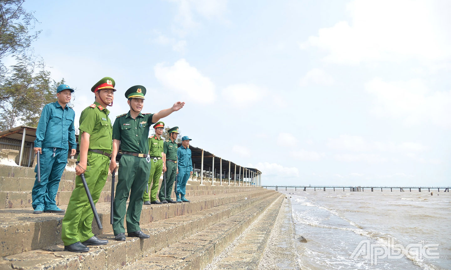 BĐBP tỉnh Tiền Giang phối hợp với các lực lượng Quân sự,  Công an tuần tra, kiểm soát khu vực  biển Tân Thành (huyện Gò Công Đông).