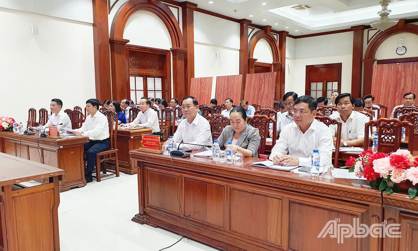 Chủ trì tại điểm cầu tỉnh Tiền Giang có Phó Bí thư Tỉnh ủy, Chủ tịch UBND tỉnh Nguyễn Văn Vĩnh. Cùng tham dự có, Tỉnh ủy viên, Giám đốc Sở GD-ĐT Lê Quang Trí, các thành viên Ban Chỉ đạo Kỳ thi tốt nghiệp THPT năm 2025 tỉnh Tiền Giang. 