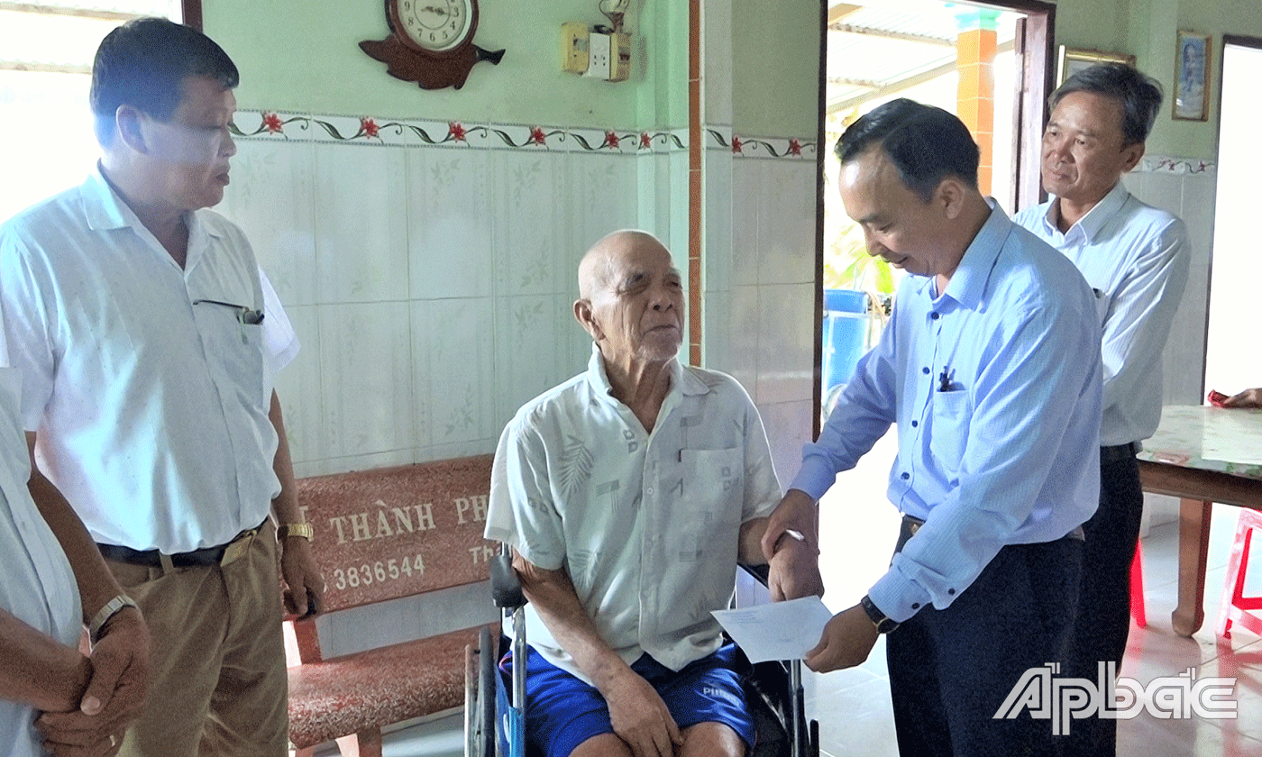 Chợ Gạo luôn quan tâm, thực hiện tốt công tác đền ơn đáp nghĩa.