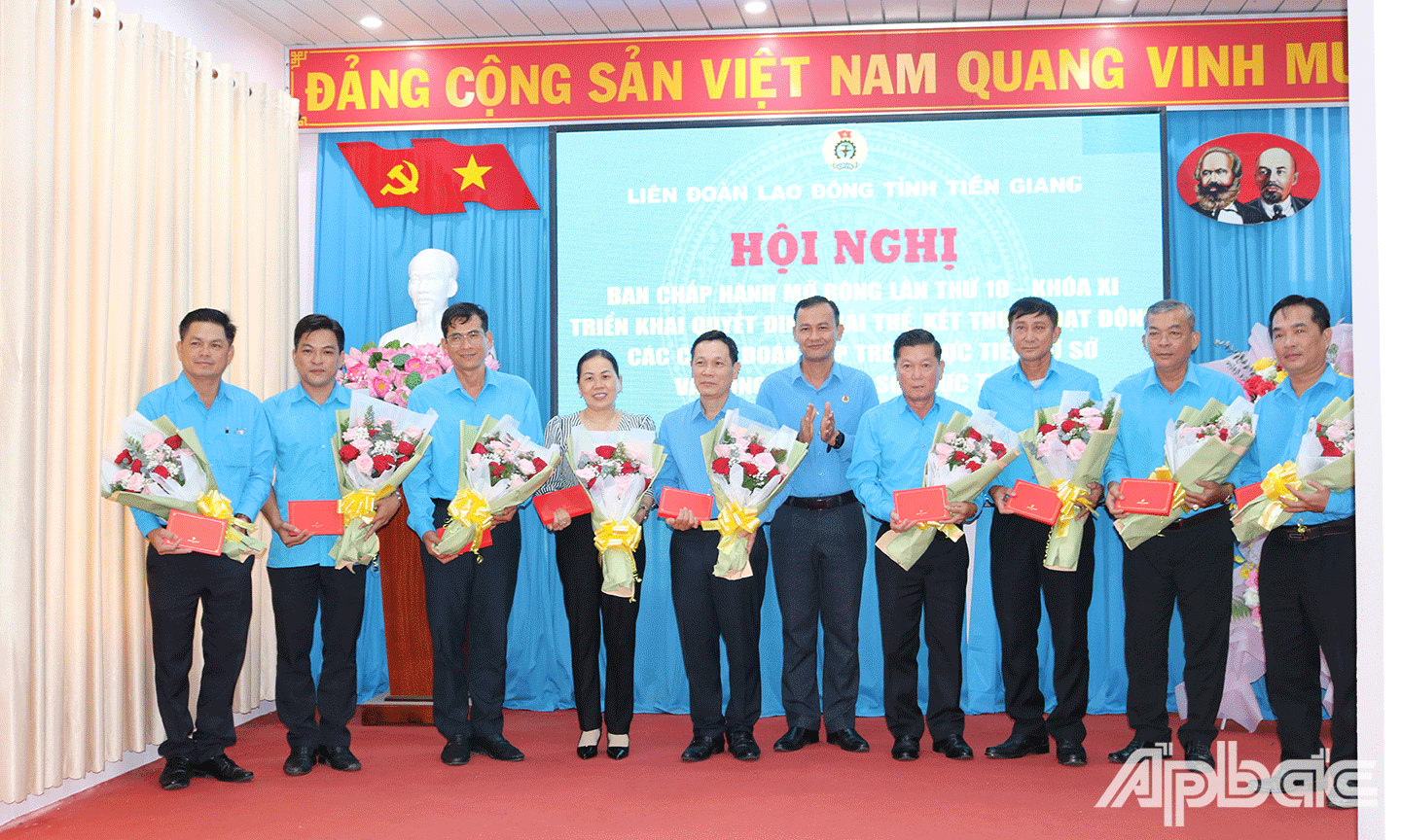 Chia tay các đồng chí thôi tham gia BCH, UBKT LĐLĐ tỉnh khóa XI 