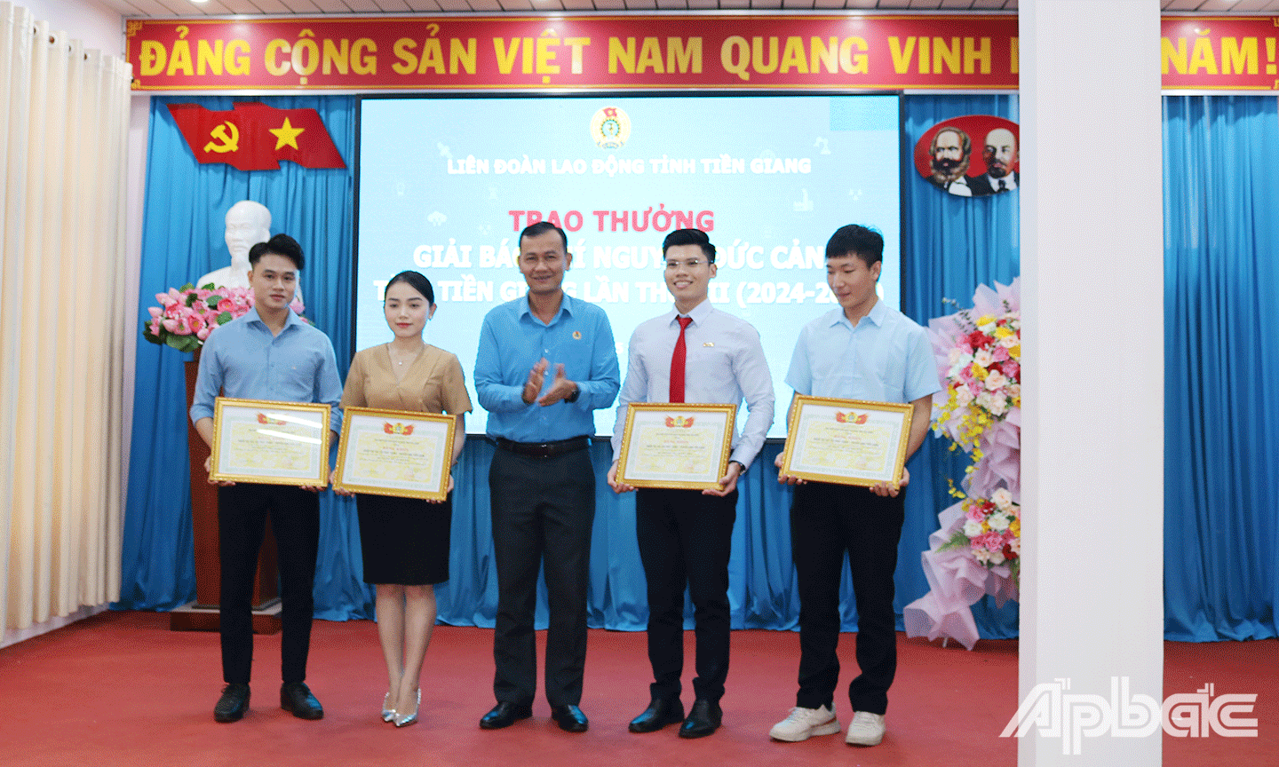 Thể loại Báo hình