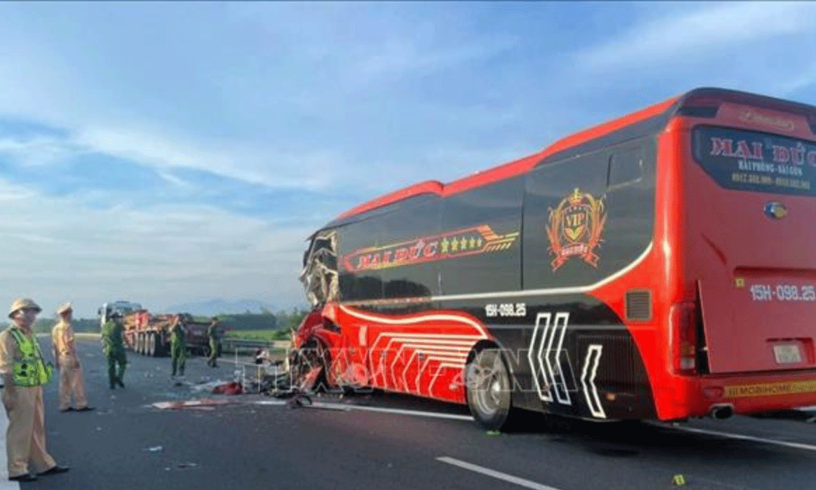 Hiện trường vụ tai nạn trên cao tốc Đà Nẵng - Quảng Ngãi sáng 19/6/2025. Ảnh: Trần Tĩnh/TTXVN