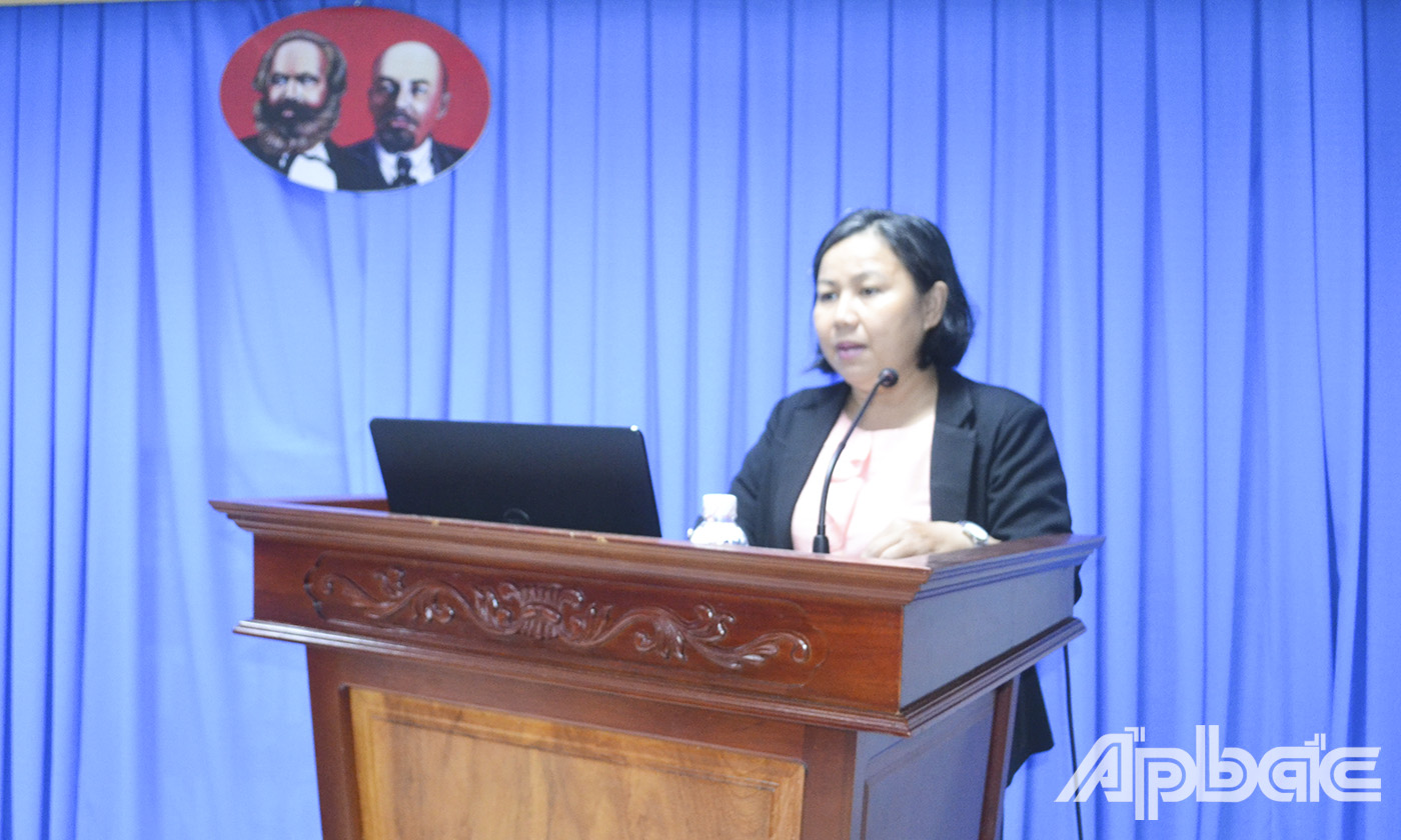 Đồng chí Nguyễn Đoàn Thanh Tuyết, Phó Giám đốc Sở Khoa học và Công nghệ phát biểu tại hội nghị.
