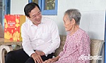 Bí thư Tỉnh ủy Đồng Tháp Lê Quốc Phong thăm, tặng quà Mẹ Việt Nam Anh hùng nhân kỷ niệm 78 năm Ngày Thương binh - Liệt sĩ