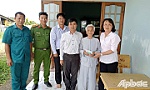 Đoàn lãnh đạo xã Gò Công Đông đến thăm, tặng quà cho gia đình chính sách