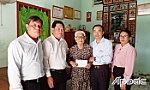 Xã Chợ Gạo: Tổ chức 11 đoàn thăm, tặng quà ghia đình chính sách, người có công dịp 27-7