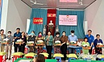 Xã Tân Phú Trung: Trao tặng 810 phần quà cho các gia đình chính sách, hộ nghèo