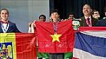 Tự hào cờ đỏ sao vàng tại lễ bế mạc Olympic Vật lý Quốc tế 2025