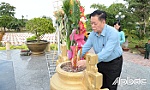 Trưởng Ban Tuyên giáo và Dân vận Trung ương Nguyễn Trọng Nghĩa viếng Nghĩa trang liệt sĩ Gò Công