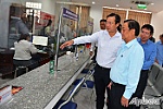 Phó Chủ tịch Quốc hội Lê Minh Hoan đến thăm Trung tâm Phục vụ hành chính công phường Mỹ Tho, tỉnh Đồng Tháp