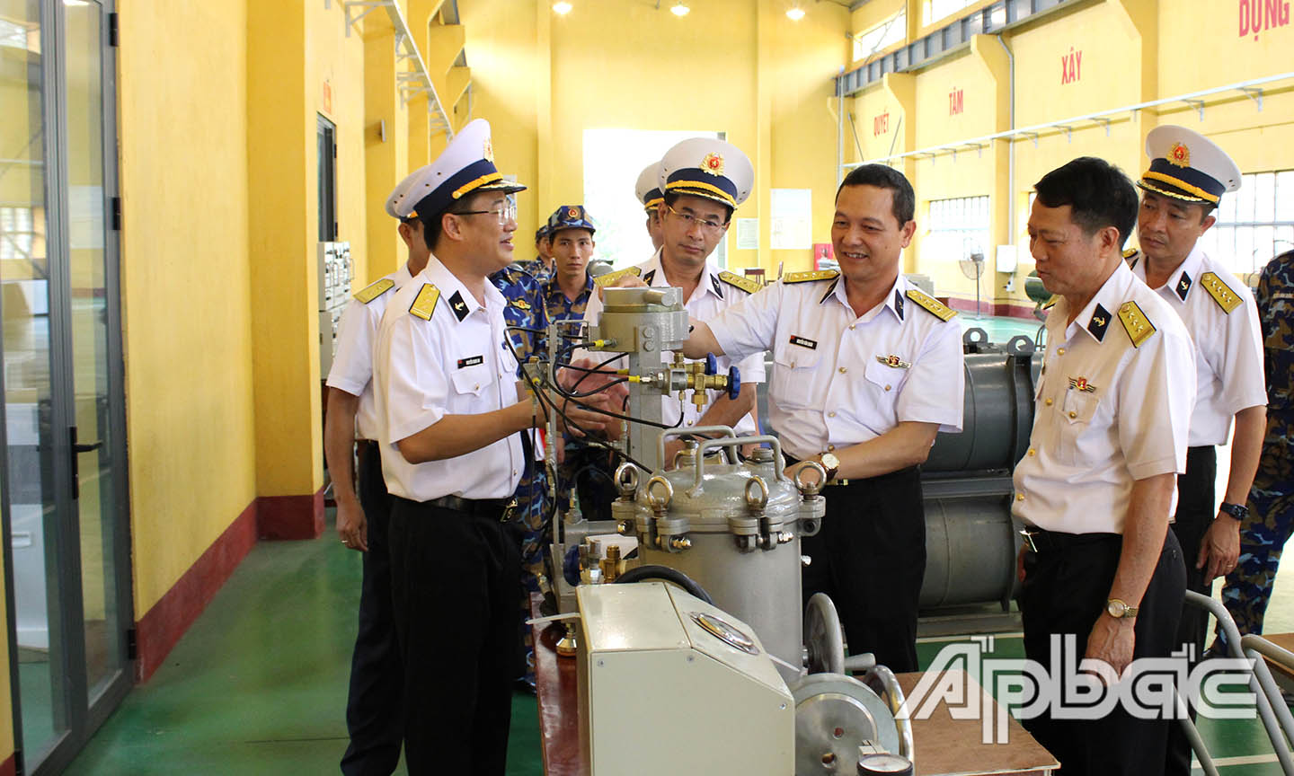 Trung tâm Bảo đảm kỹ thuật Vùng 2 Hải quân thi đua lập thành tích chào mừng Đại hội Đảng bộ Quân chủng