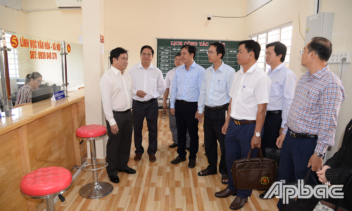 Đồng chí Trần Văn Dũng kiểm tra tình hình vận hành của xã Mỹ Lợi và xã Hậu Mỹ