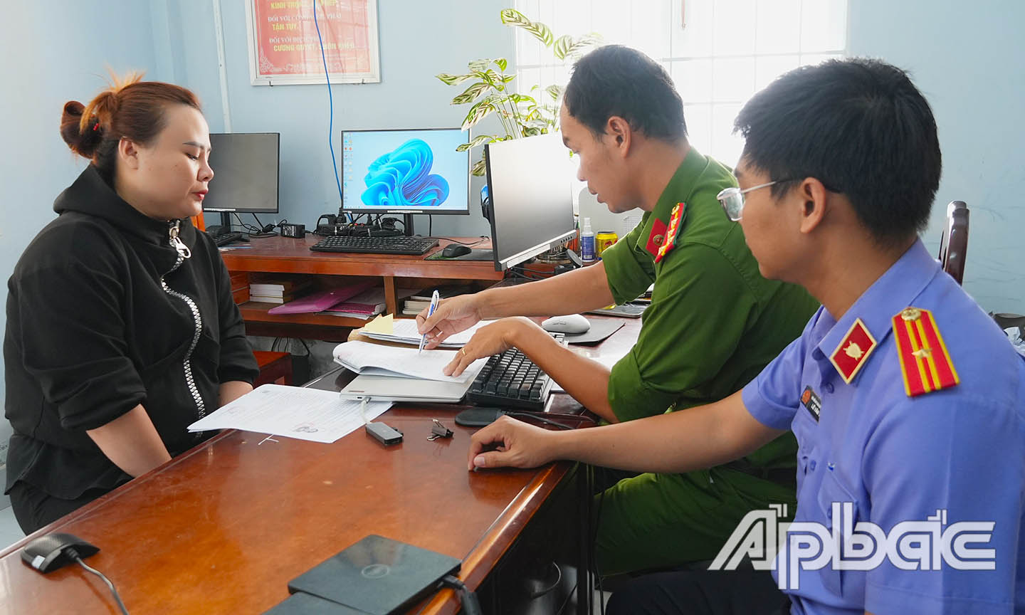 Khởi tố đối tượng chiếm giữ tiền của người khác chuyển khoản nhầm