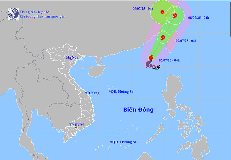 Bão số 2 trên Biển Đông di chuyển chậm, biển động dữ dội